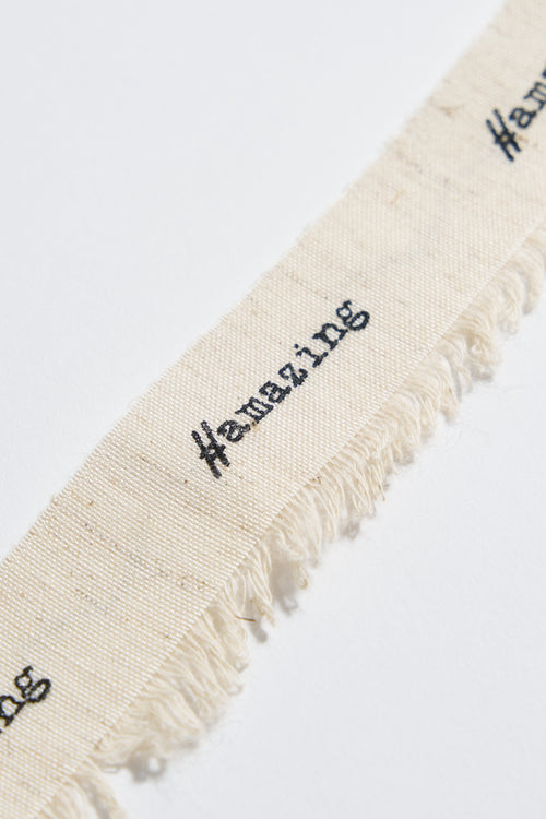 Label with fringe